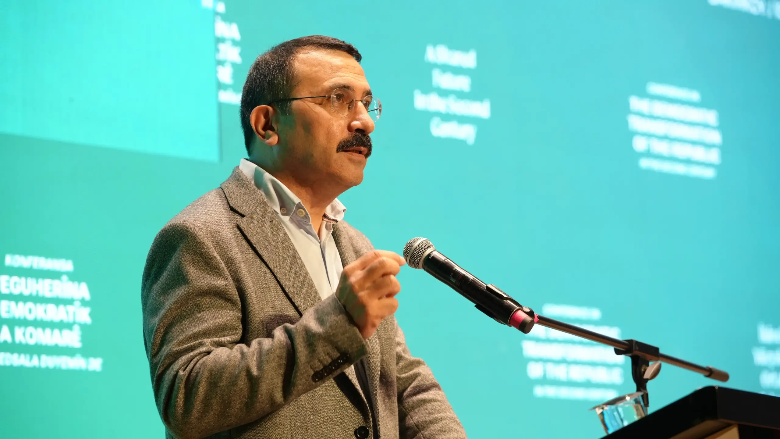 Cumhuriyetin Demokratik Dönüşümü
