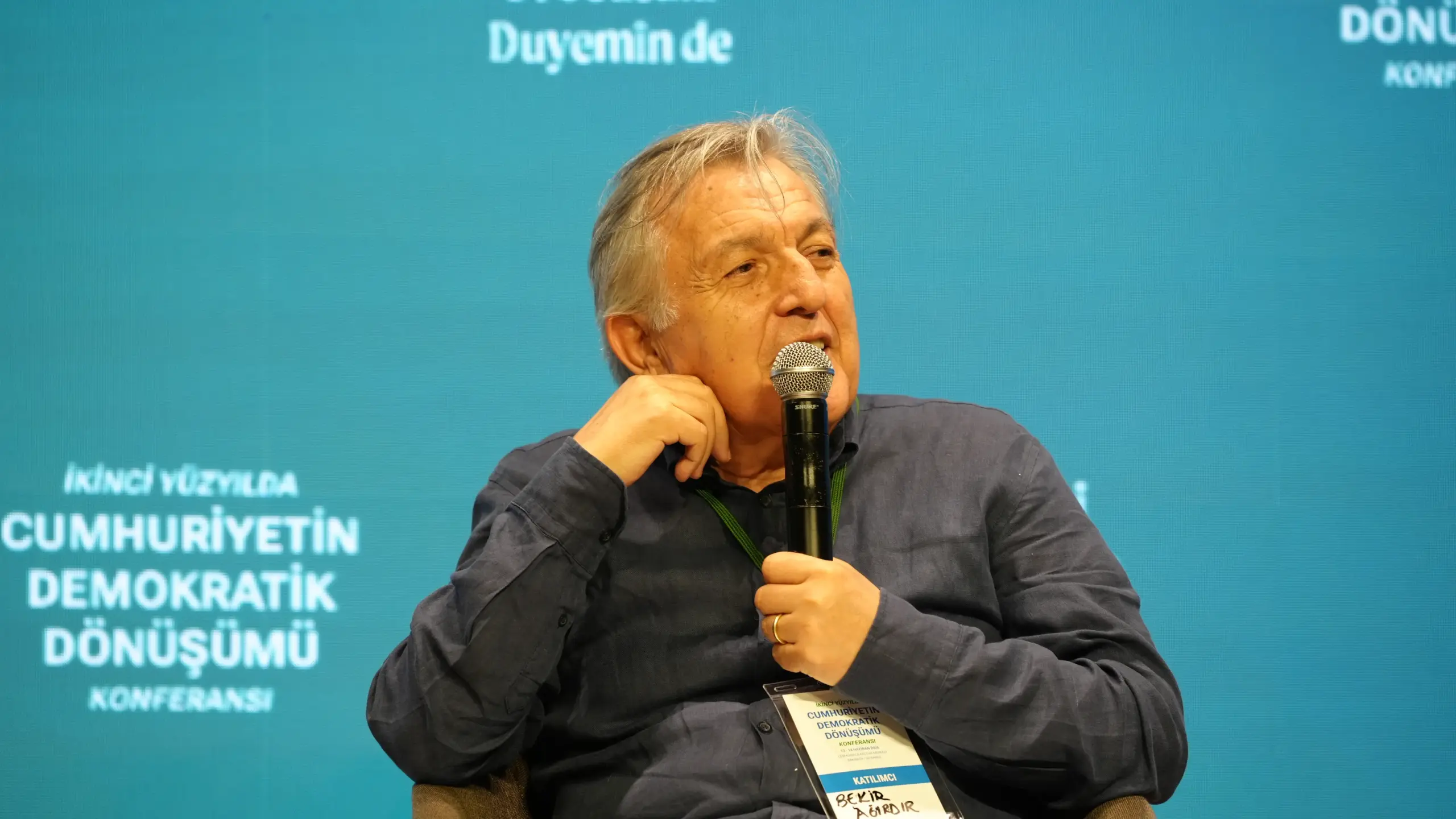 “Yanlış iliklenmiş gömlek dar geliyor”