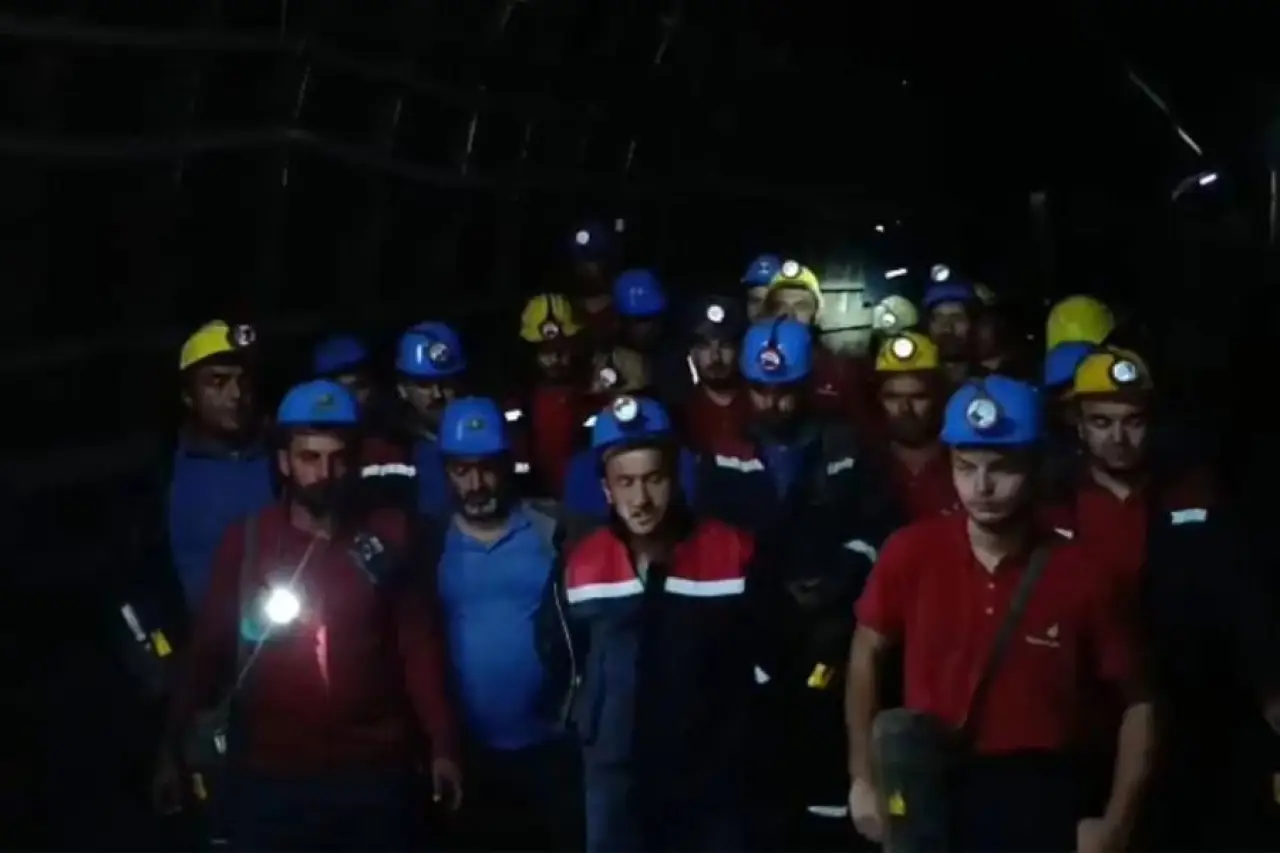 Hakları için madene kapandılar