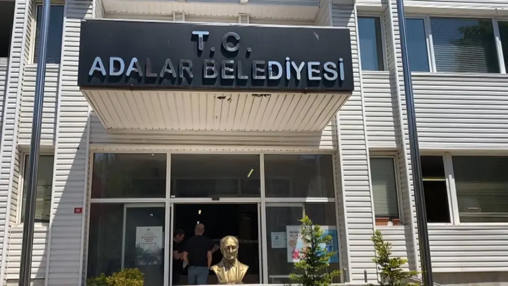 Kemal Türkyılmaz, son turda 5’e 4 kazandı — Adalar Belediyesi’nde başkanvekilliği AKP’ye geçti görseli