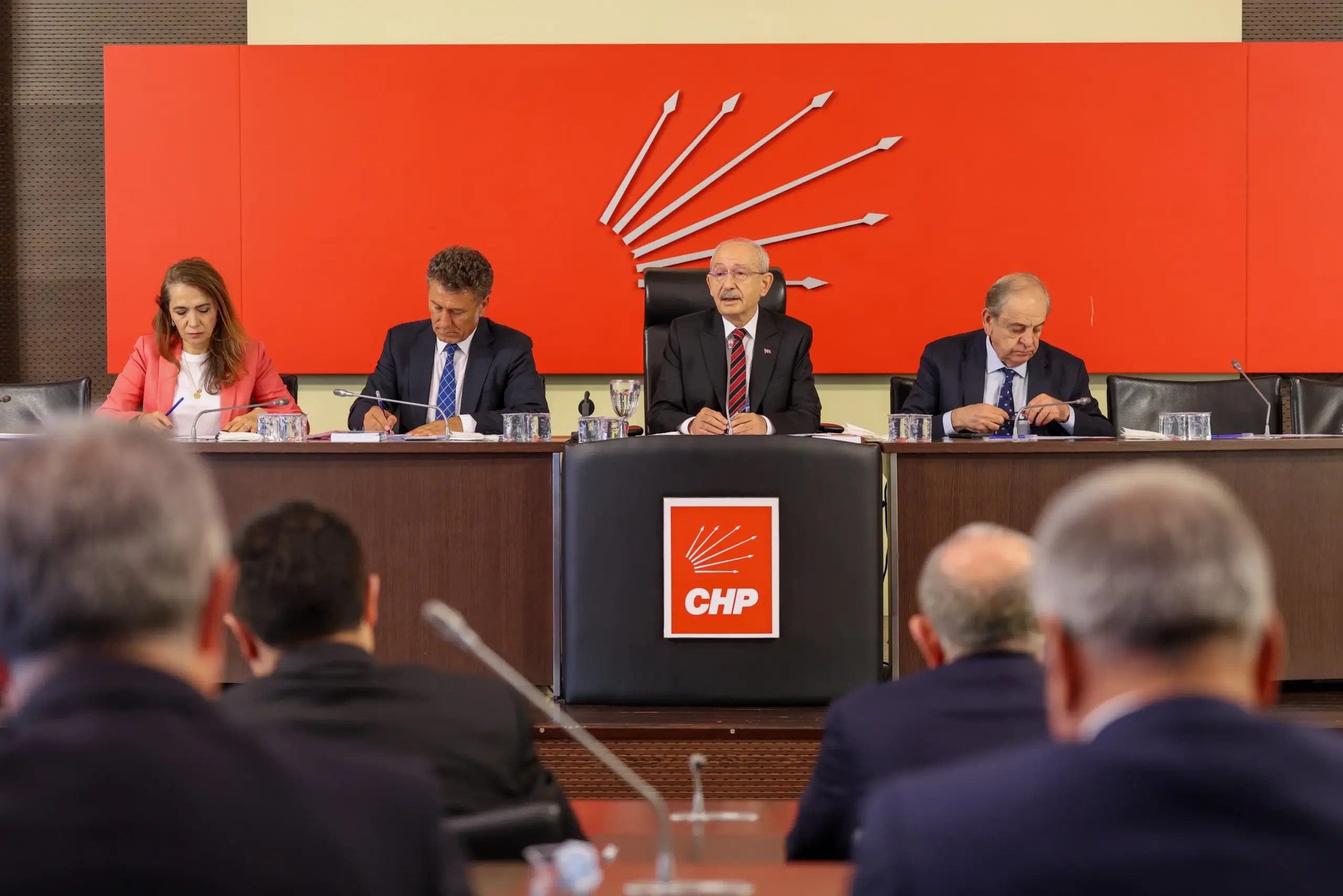 Başarır ve Günaydın’ın grup başkanvekillikleri düşürüldü