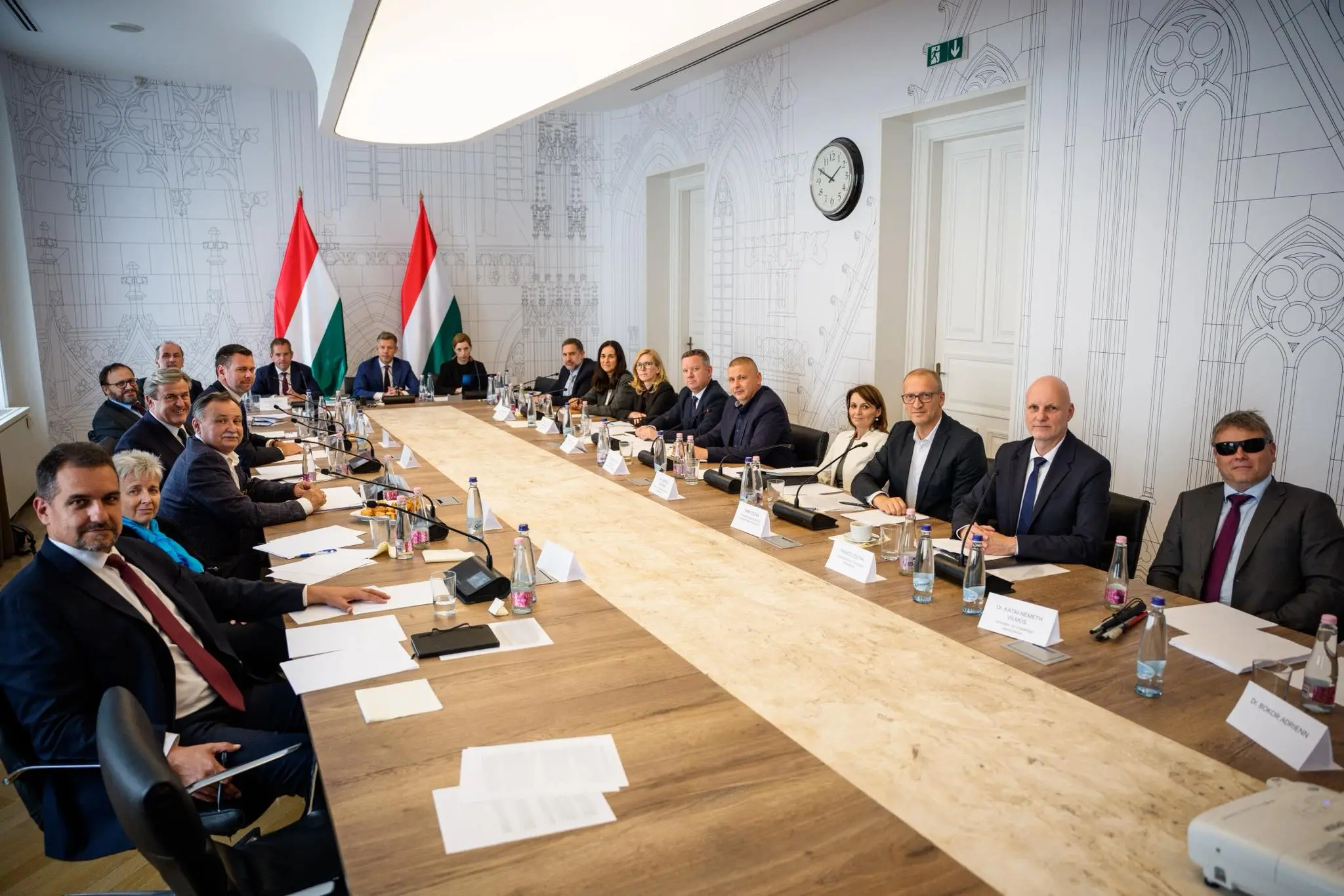 Başbakan Magyar da maaşını düşürmüştü