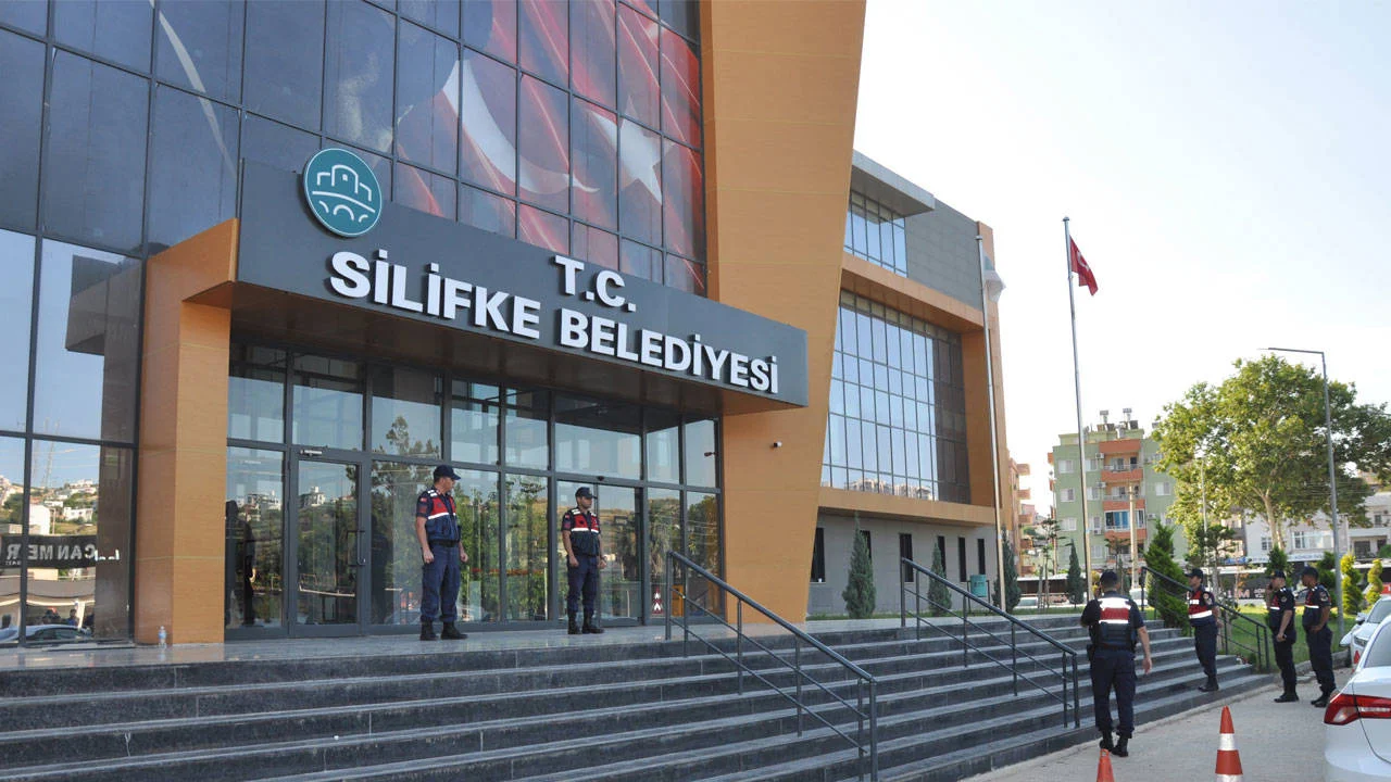 Adalar ve Silifke Belediyesi operasyonu: