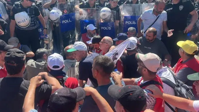 Hakları ve alacakları için direnişteler