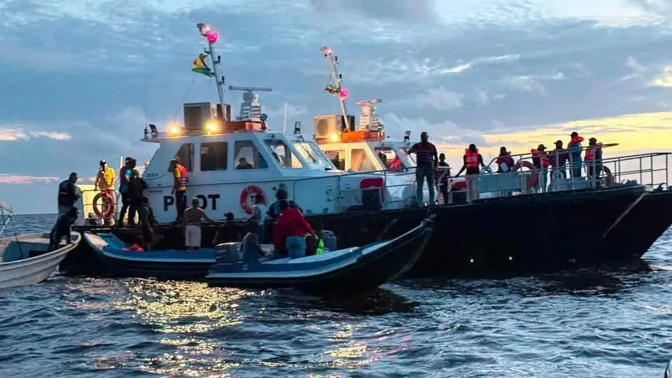 Atlantik Okyanusu’nda yolcu gemisi battı: