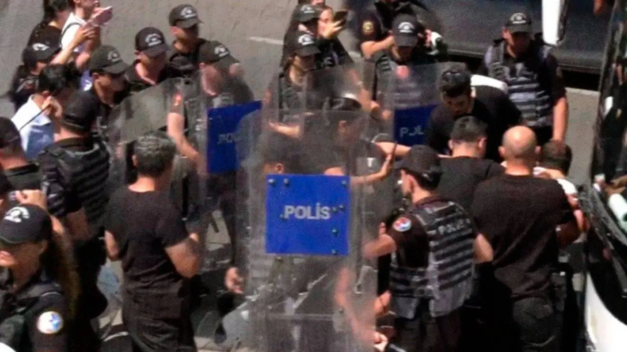 NATO protestolarına müdahale