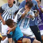 Finalde yenildiler, İspanyol oyunculara saldırdılar — FIFA Arjantin için soruşturma başlattı görseli