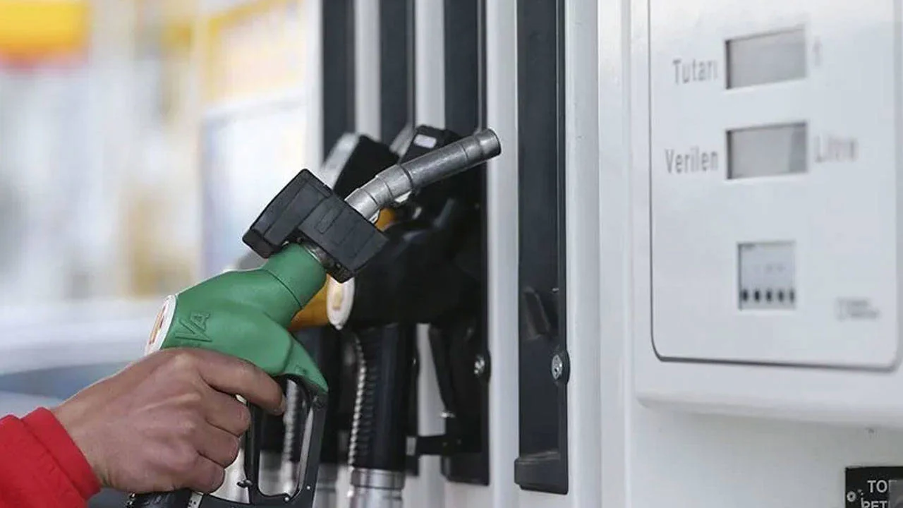 benzine-zam-geldi-fiyatlar-gece-yarisi-degisti.jpg
