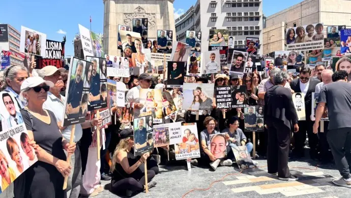 ’78 Can İçin Adalet Yürüyüşü’ — Grand Otel’de yakınlarını kaybedenler adalet istiyor görseli