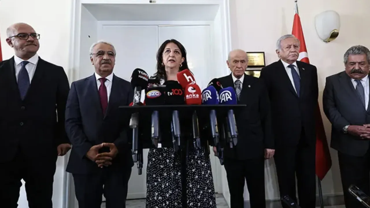 AKP heyeti ve Bahçeli ile bir araya geldi — İmralı Heyeti’nden görüşmelere ilişkin açıklama görseli
