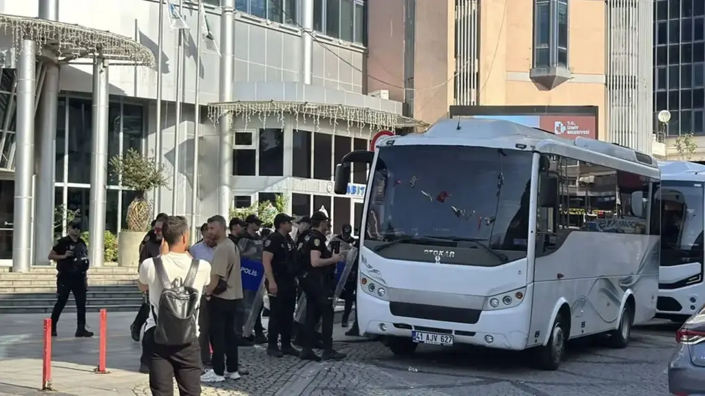 izmit-belediyesi-operasyonu-gozaltinda
