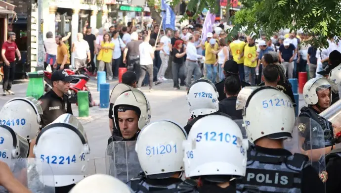 KHK ile ihraçlara karşı nöbet tutacaklardı