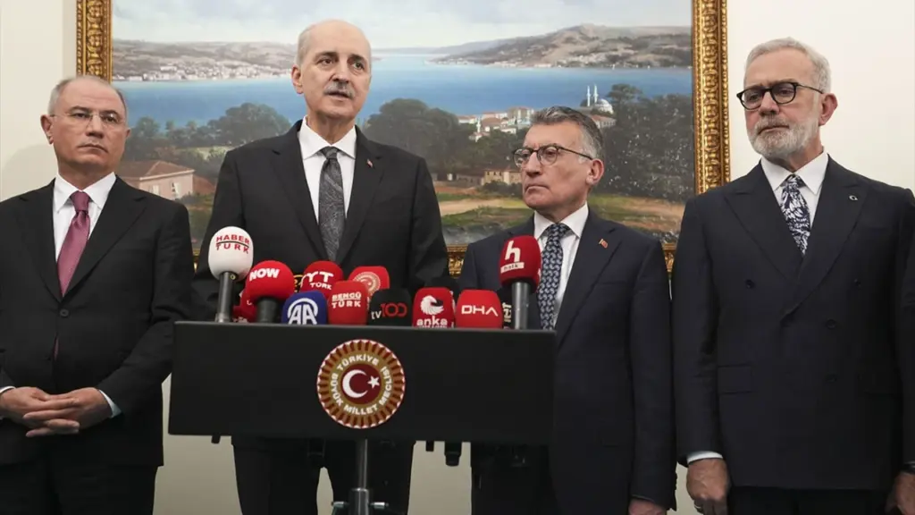 Kurtulmuş, AKP’li yetkililerle görüştü — Meclis’te 'çerçeve yasa' hareketliliği görseli