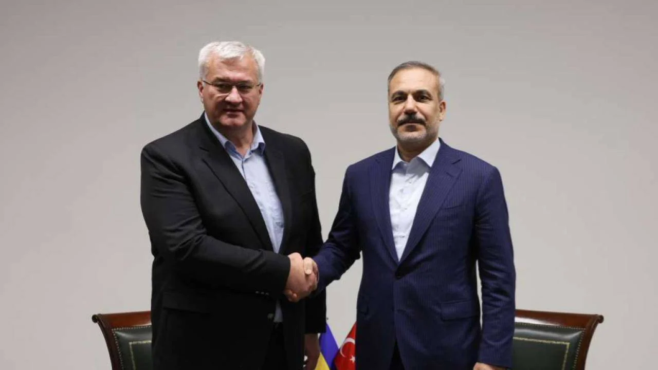 ukrayna-disisleri-bakani-duyurdu-zelenski-putin-gorusmesi-turkiye-de-yapilabilir-1.jpg