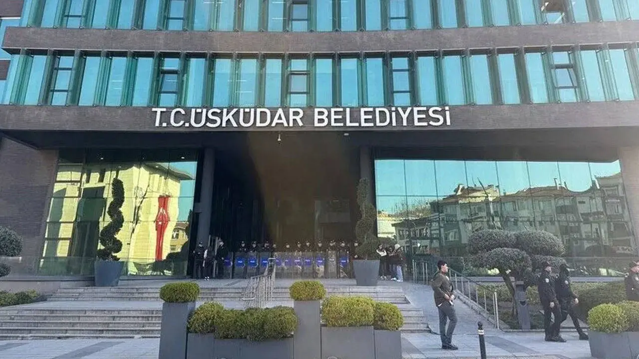 Başkan Sinem Dedetaş ve 5 kişi gözaltına alındı