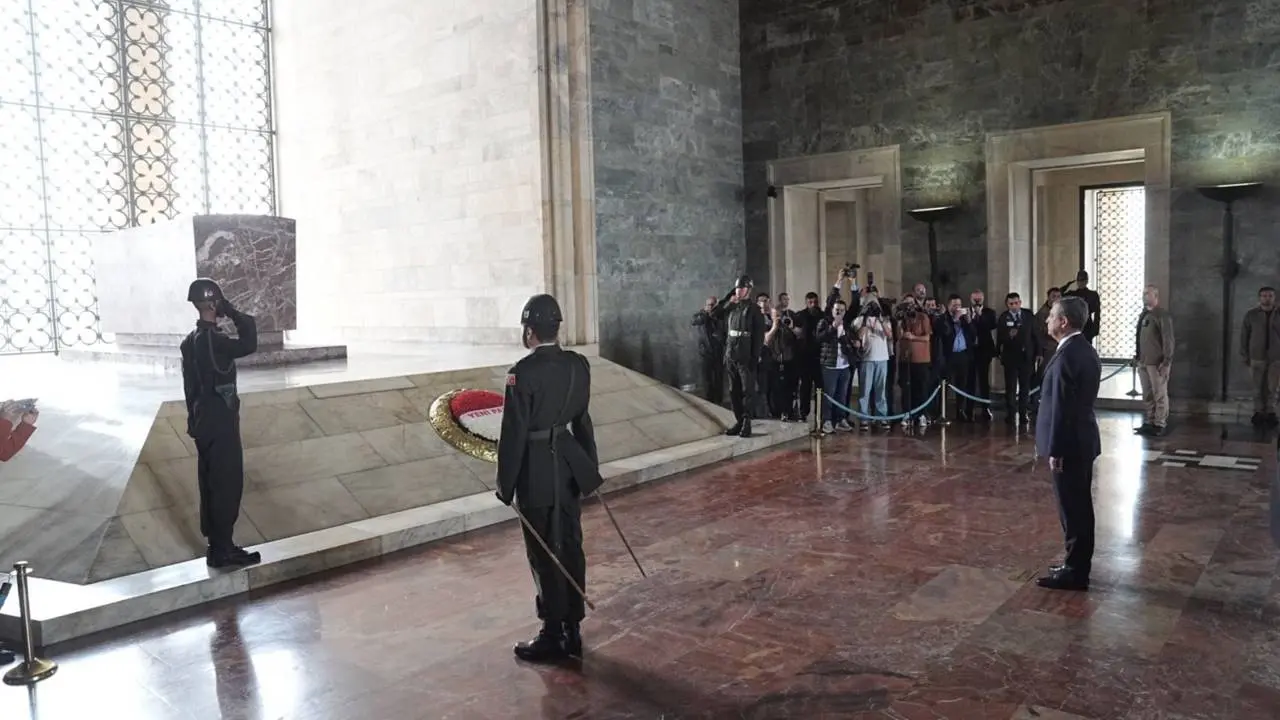 Özel, Anıtkabir’i ziyaret etti