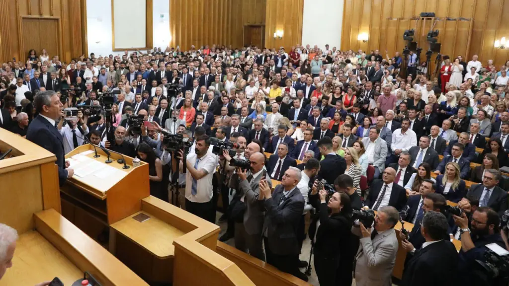 yeni-partiye-gecmesi-beklenen-vekiller-belli-oldu-1