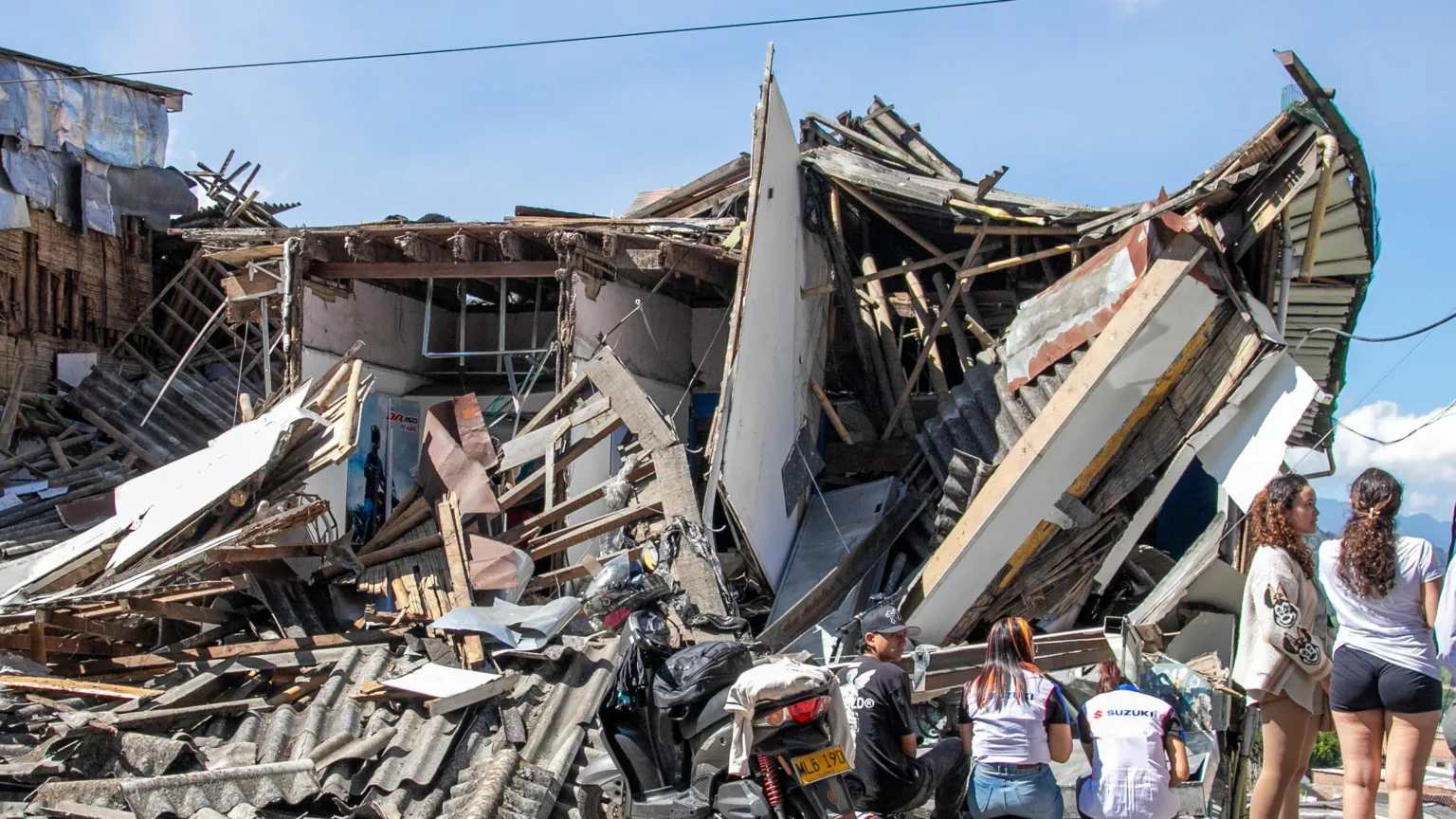 Kolombiya’da 7,4 büyüklüğünde deprem