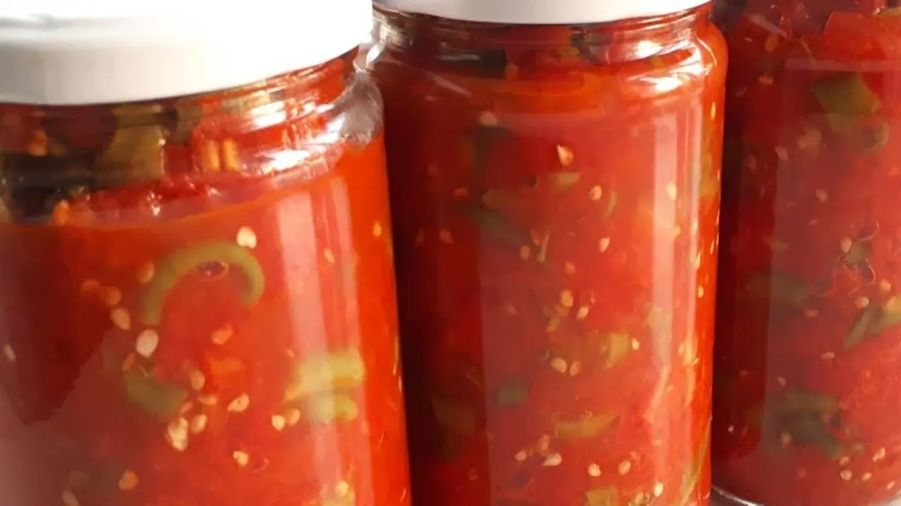 Kışlık menemen sosu yapmanın tüyosu: 1 yıl küflenmiyor
