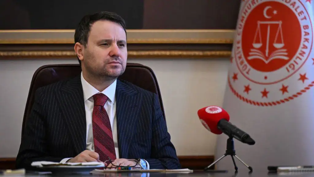 4-isim-hakkindaki-yargilama-sureci-akin-gurlek-e-soruldu-aym-ve-aihm-kararlari-neden-uygulanmadi