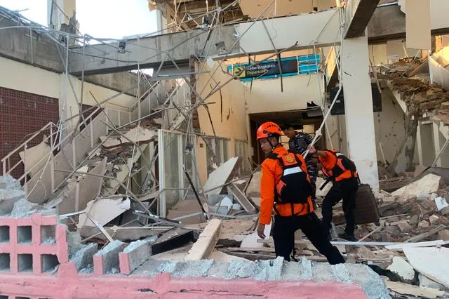 Endonezya’da 7,7 büyüklüğünde deprem