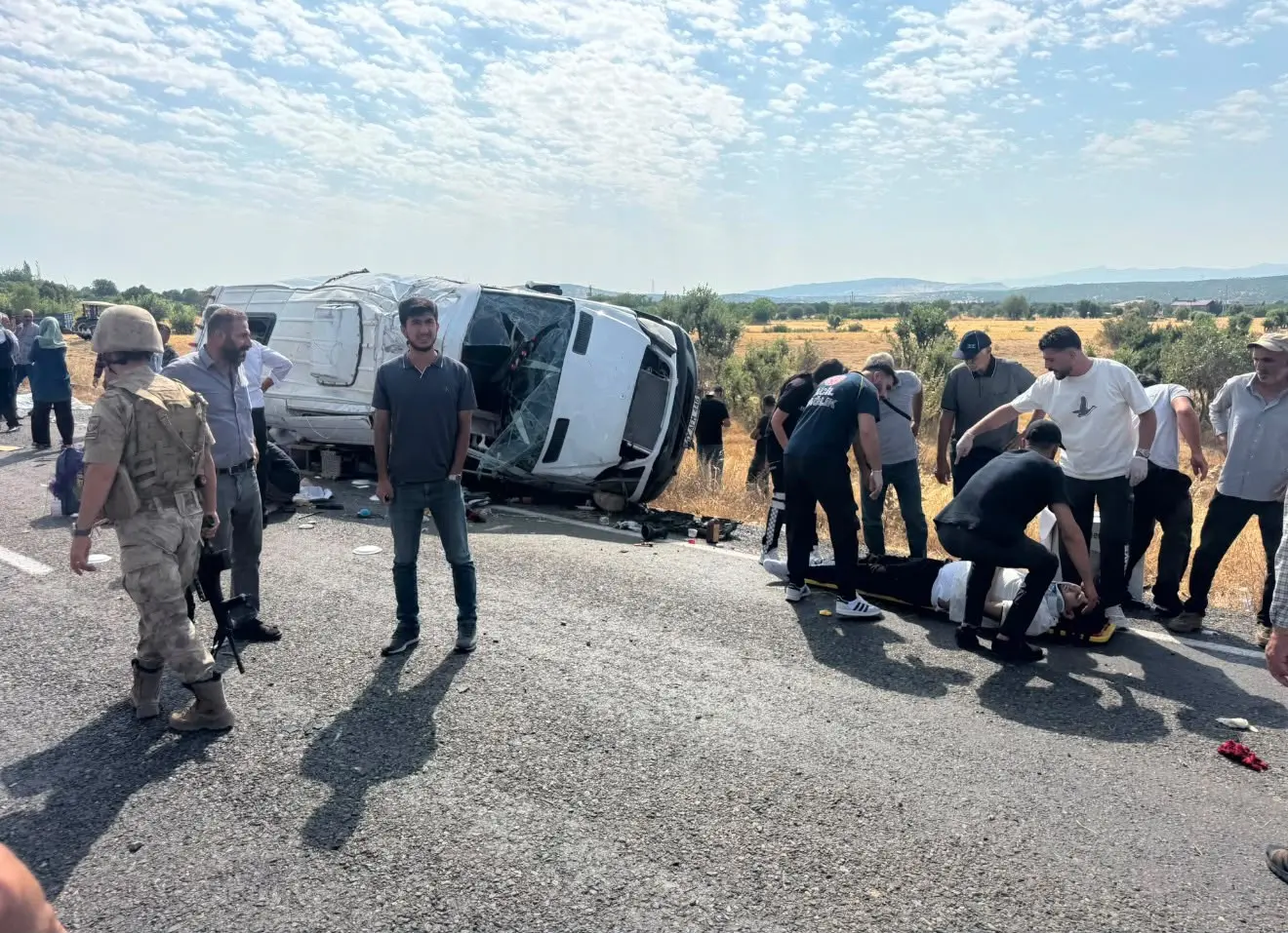 Diyarbakır’da yolcu minibüsü devrildi