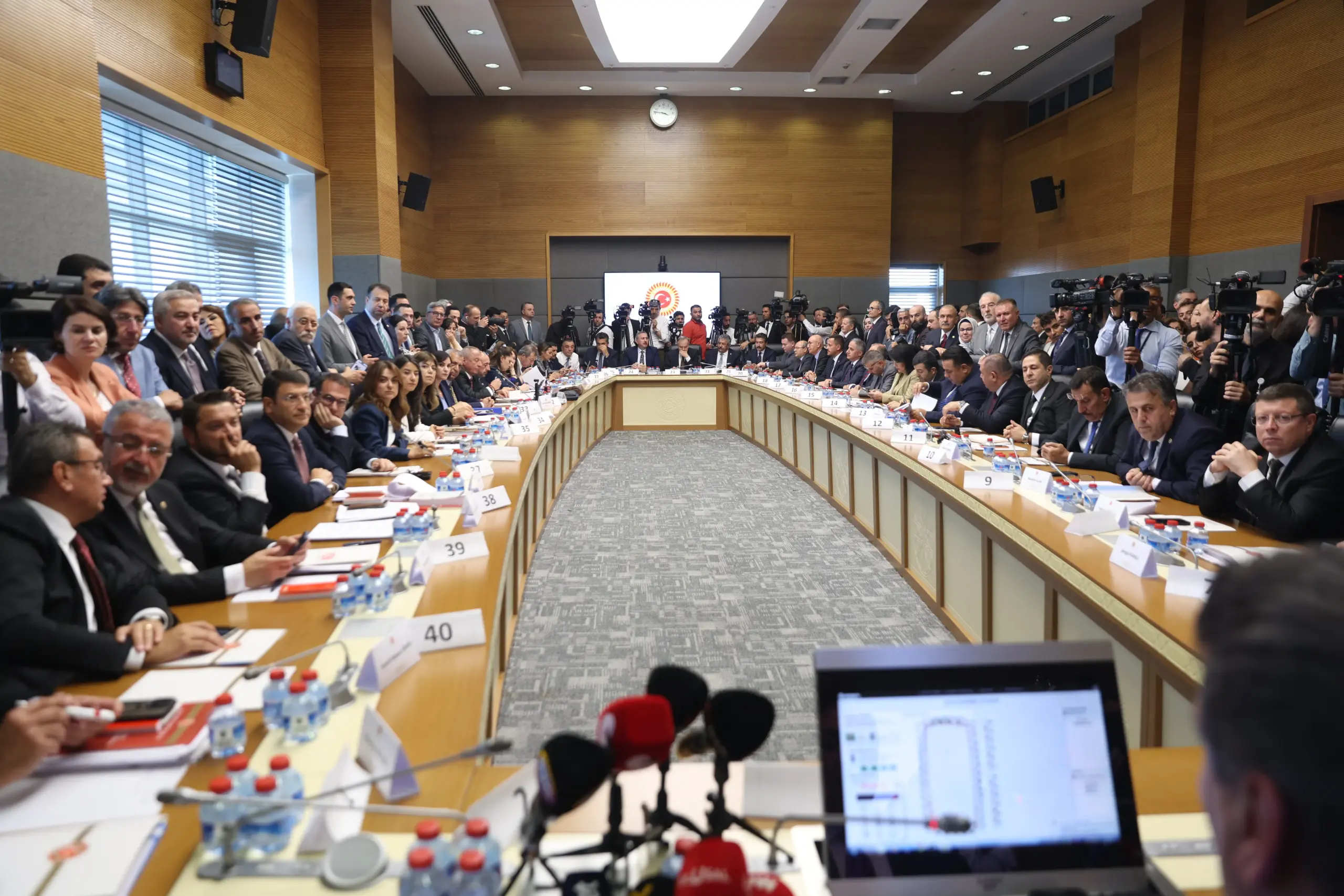 18 saatlik görüşmenin ardından kabul edildi