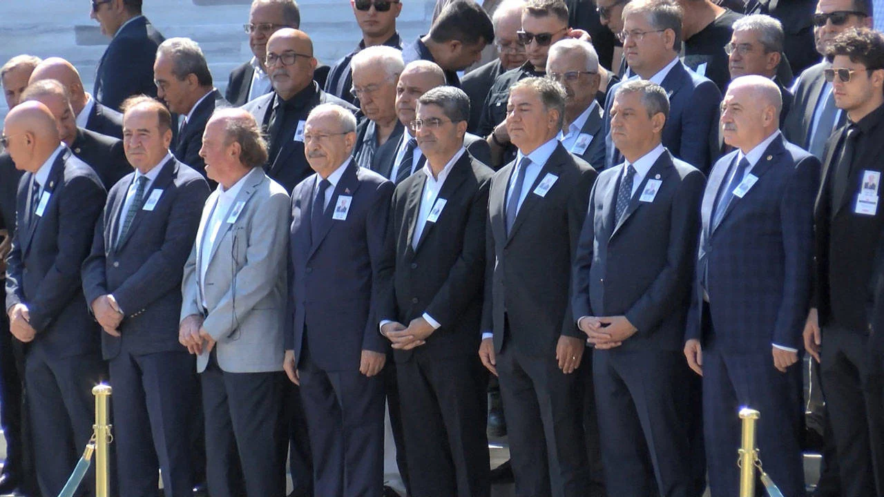 Özel ve Kılıçdaroğlu tokalaştı