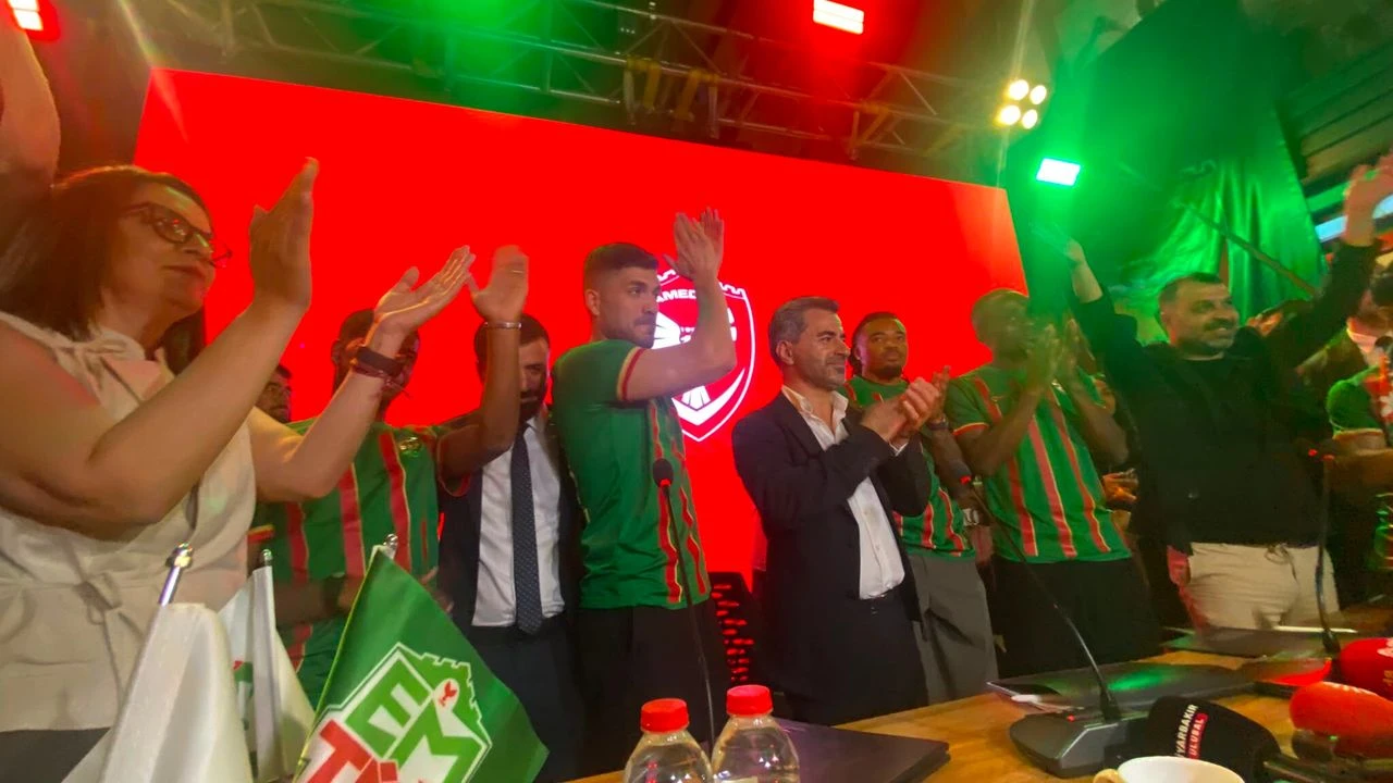 Diyarbakır’da görkemli imza töreni