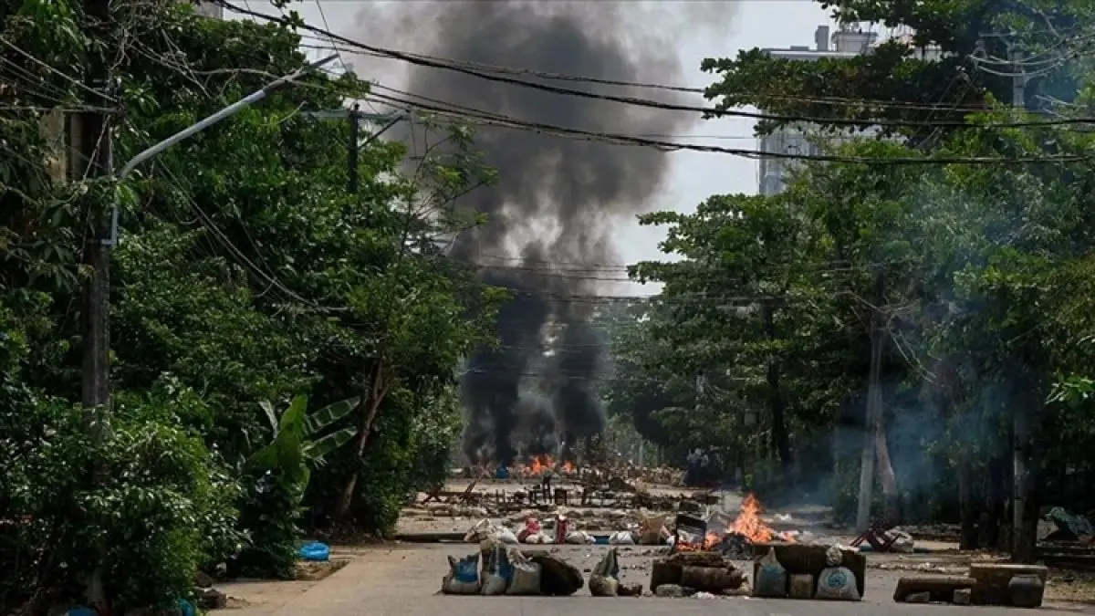 Myanmar’da manastıra hava saldırısı: