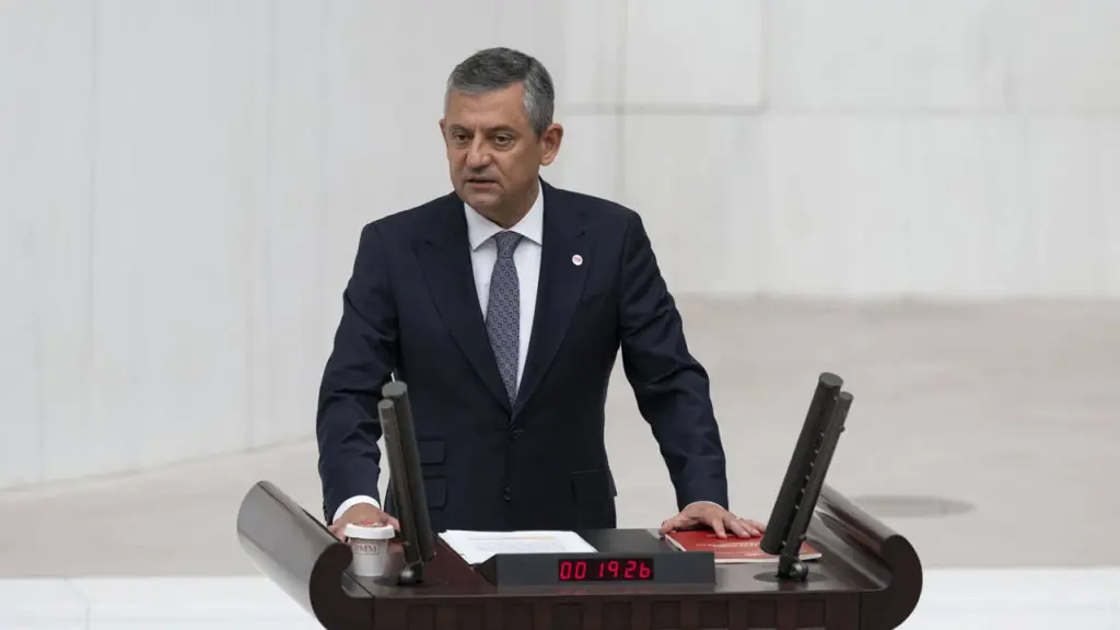 Kırmızı çizgilerini anlattı — Özel ve yöneticiler evet diyecek, vekiller serbest bırakıldı görseli