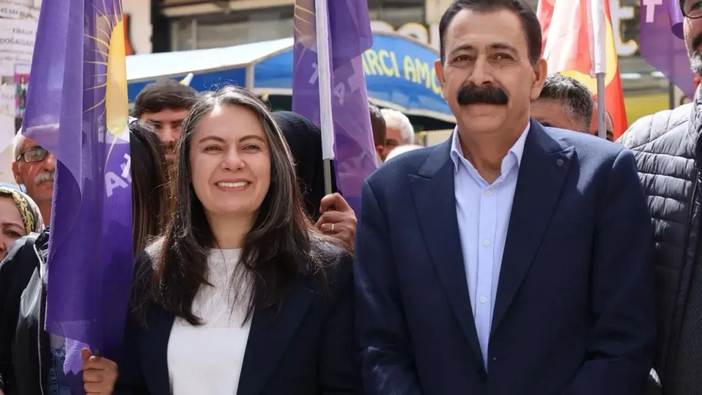 Kanser tedavisi görüyordu — Ağrı Belediyesi Eşbaşkanı Akkuş yaşamını yitirdi görseli