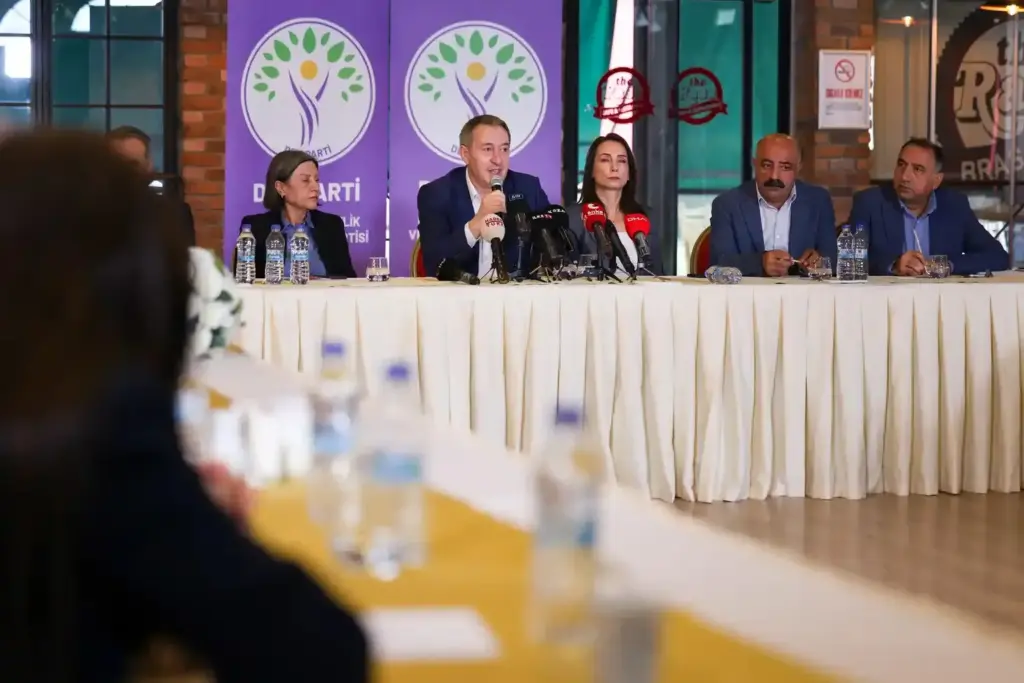 ‘Bizi birbirimizden ayırmak istiyorlar’ — Bakırhan: Alevi eşit olursa Kürt özgür olur görseli