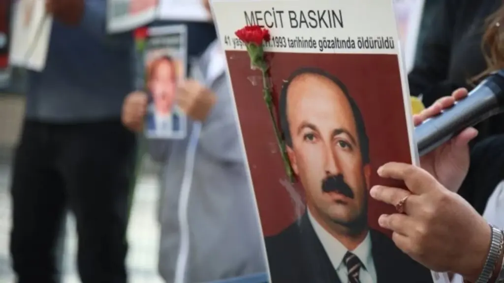 Cumartesi Anneleri: — 1124’üncü hafta Abdülmecit Baskın için görseli