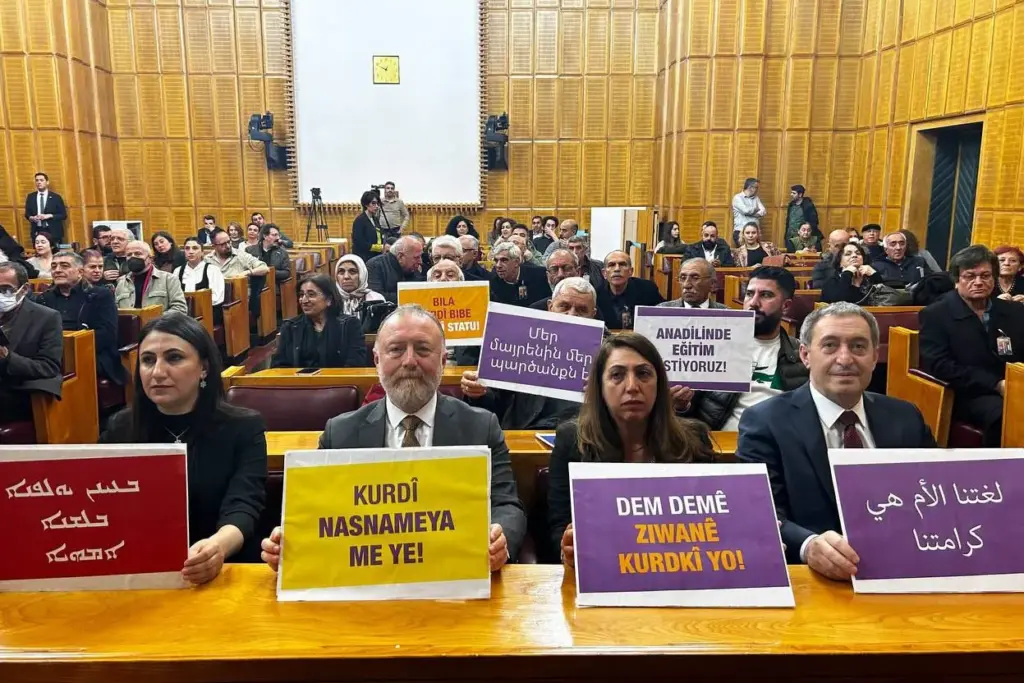 DEM Parti’den anadil önergesi — Uysal: Kürtçe seçmeli ders anadilde eğitim hakkını karşılamıyor görseli