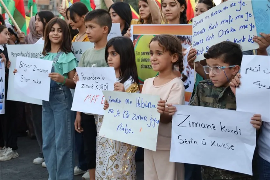 Haseke ve Dirbêsiyê’de protesto vardı — Suriye hükümetine çağrı: Kürtçe eğitim hakkı tanınsın görseli