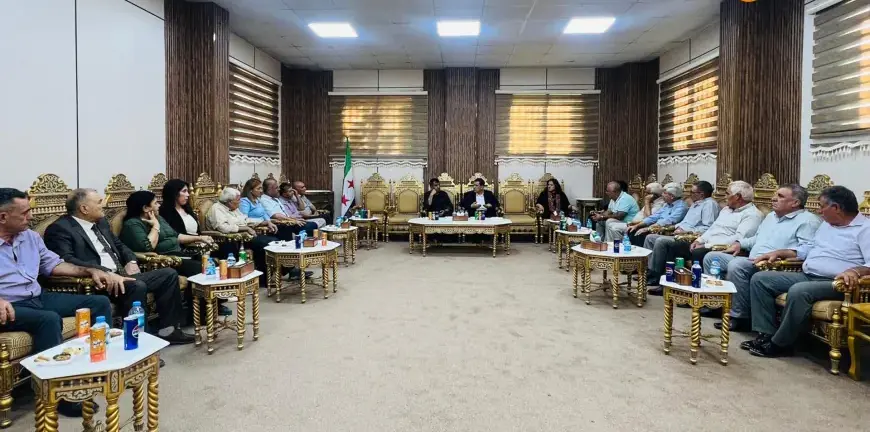 Kobanî’de partilerin temsilcileriyle görüştü