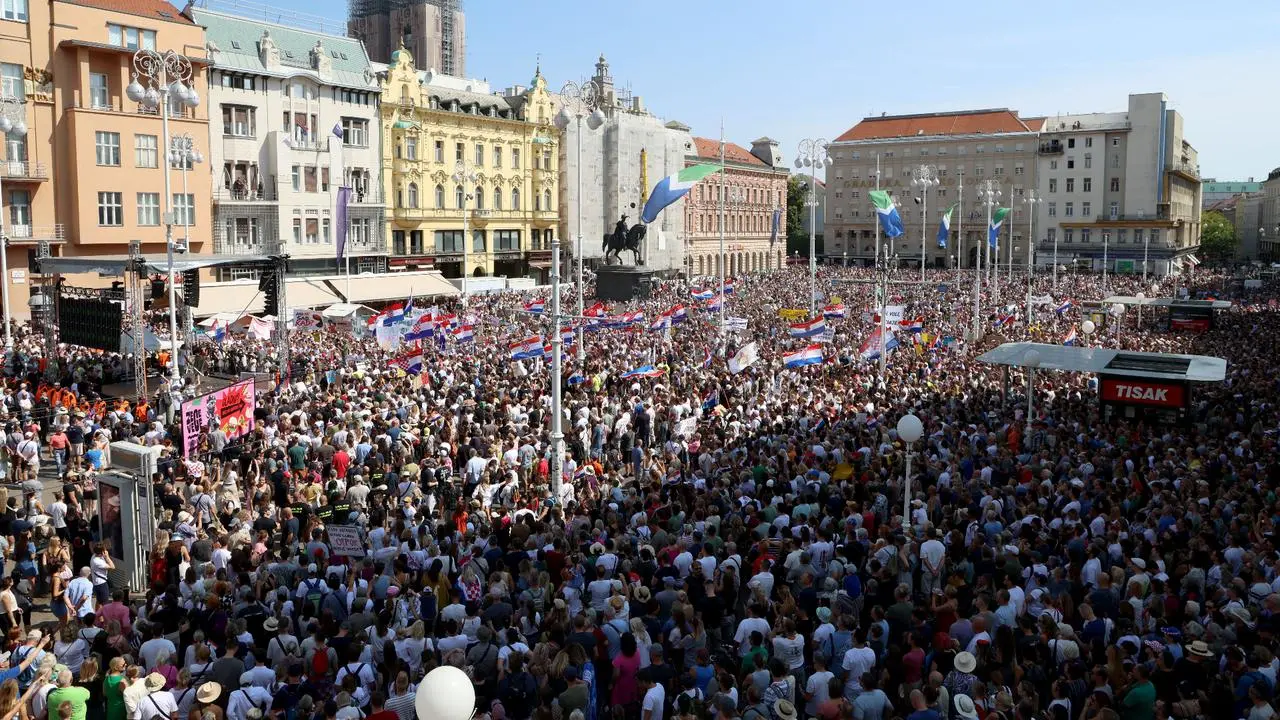 ‘Lika için yürüyüş’ — Zagreb’te on binlerce kişiden protesto görseli