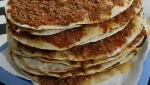 Tavada lahmacun yapmanın püf noktası! Bir kez deneyen dışarıdan almak istemiyor