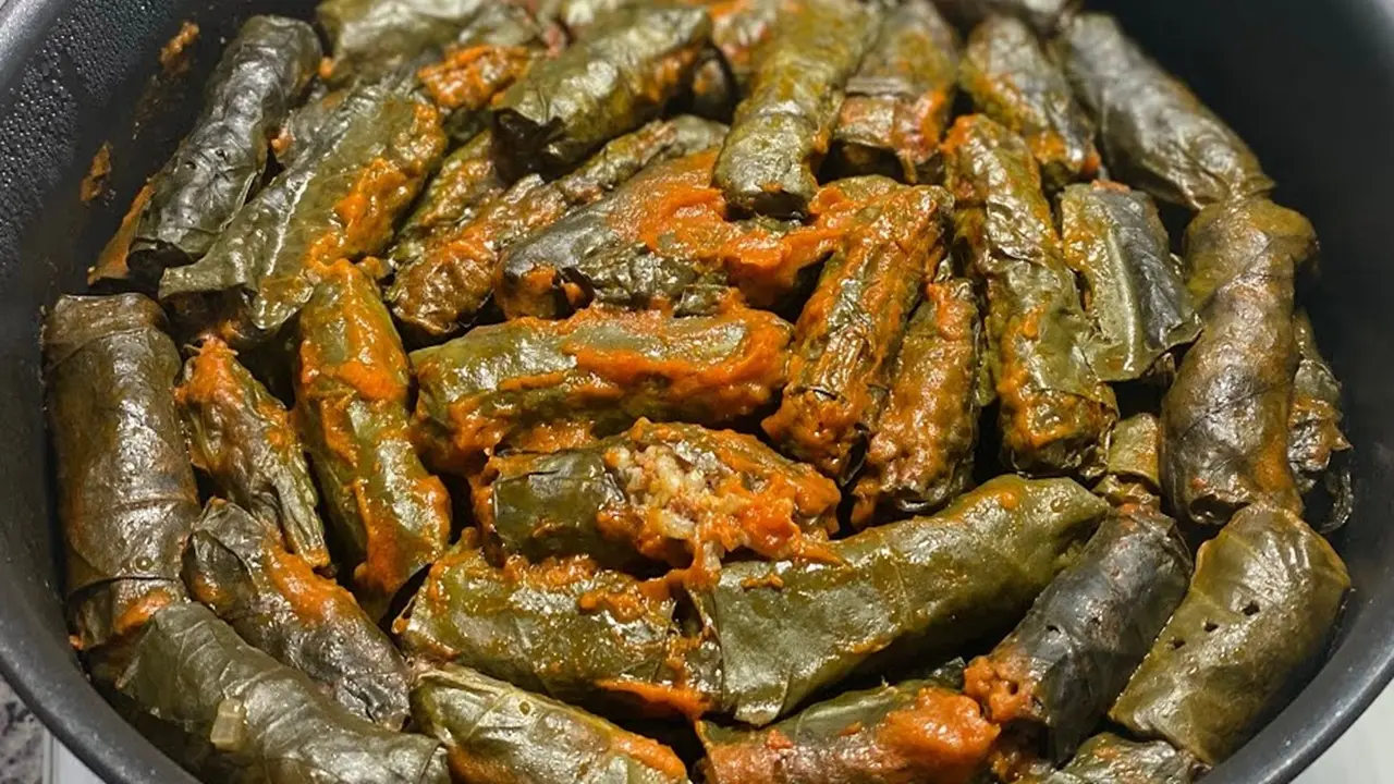 Lahana ve yaprak sarmasını sollayan lezzet! Bir kez deneyen yeniden yapıyor