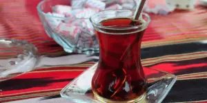 Çay demlerken demliğe ekleyin çay çok daha iyi renk alıyor tadı lezzetleniyor