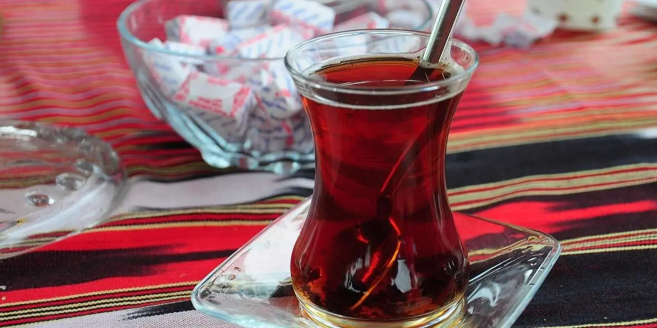 Çay demlerken demliğe ekleyin çay çok daha iyi renk alıyor tadı lezzetleniyor