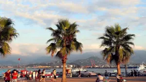 Kimliğini alan gidebiliyor: Türkiye’ye komşu tatil şehri