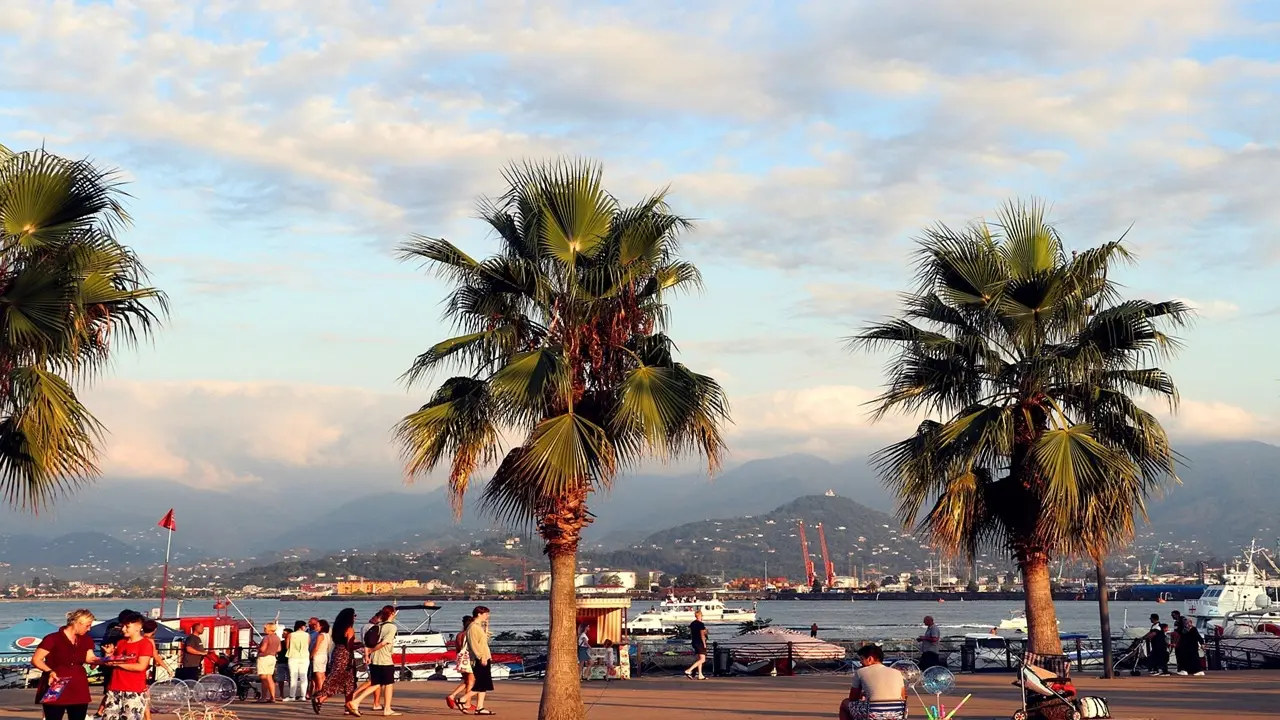 Kimliğini alan gidebiliyor: Türkiye’ye komşu tatil şehri