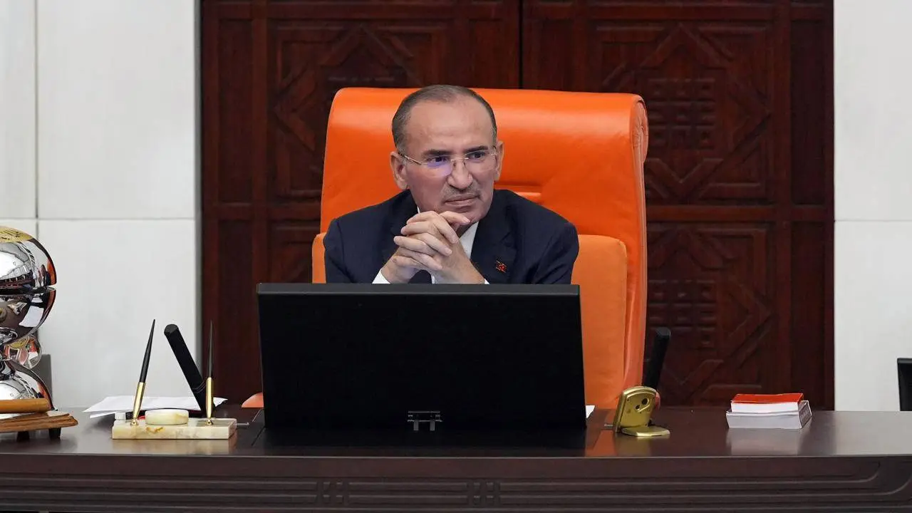 TBMM Başkanvekilliğinden ayrıldı