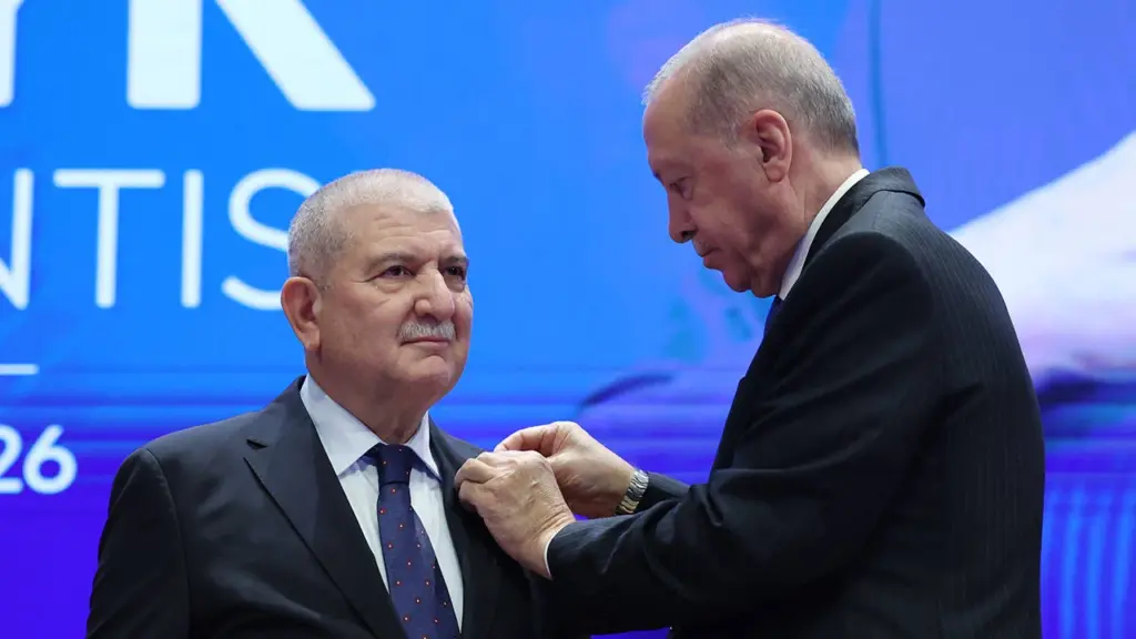 bir-milletvekili-daha-akp-ye-katildi