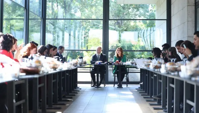 dem-parti-parlamento-muhabirleri