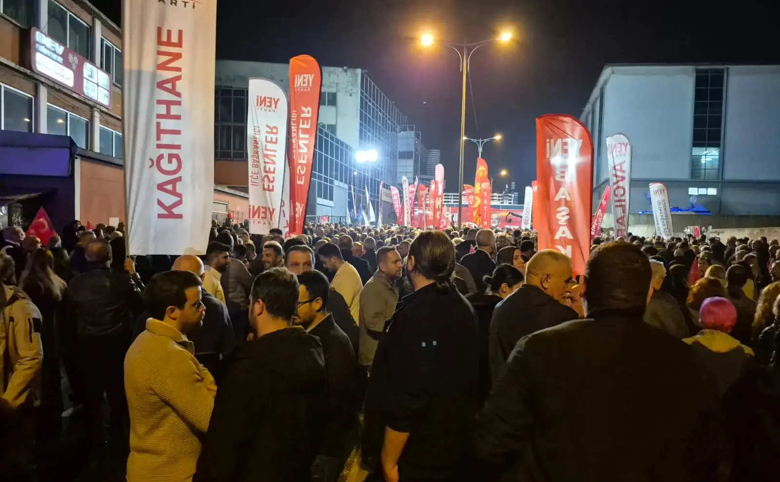Halk TV önünde dayanışma mitingi